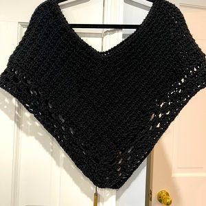 Short poncho/shawl